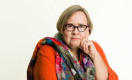 Kristiina Koskiluoma. Kirjoittaja on eläköitynyt toimittaja, joka seuraa valppaasti ympäristöään. Kuva: Veikko Somerpuro