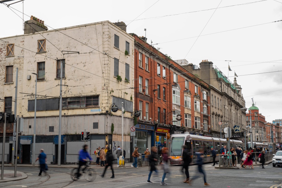 Ihmisiä kadulla Dublinissa Irlannissa