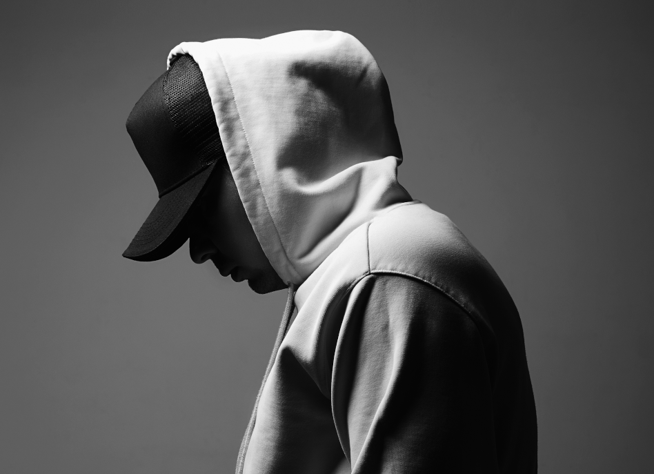 Huppupäinen poika sivuprofiili