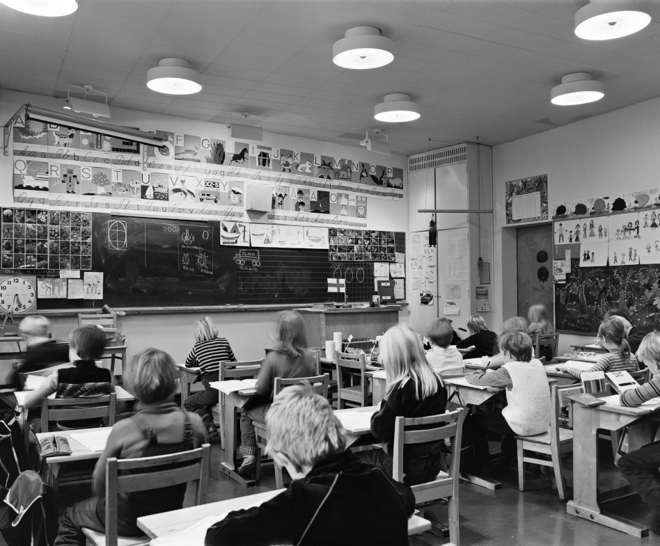 Oppilaita koululuokassa 80-luvulla