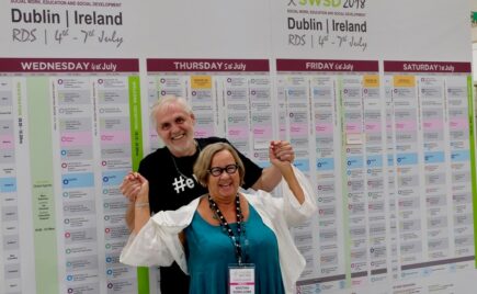 Kristiina Koskiluoma ja Herbert Paulischin vuonna 2018 IFSW:n konferensissa Dublinissa